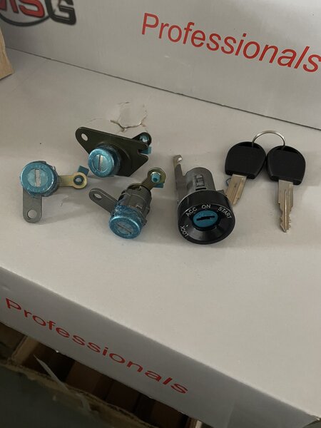 ≡ Личинки замков Шевроле АВЕО Т200 95228633-Genuine — 1083 грн